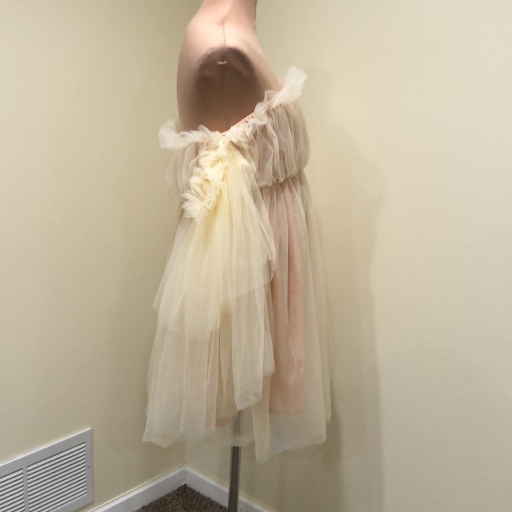 SOLD Francesca’s Collection Off Shoulder Bell Sleeve Cream Tulle Dress Size XL - Picture 4 of 9